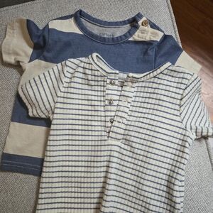 Carter's 3 month shirts - like new